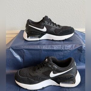 NIKE AIRMAX, Boys size 3.5 black/white